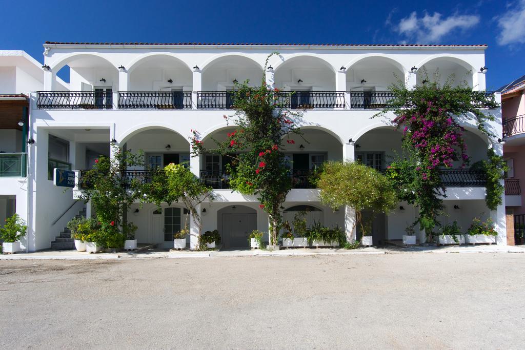 Hotel Athina Каравомилос Экстерьер фото