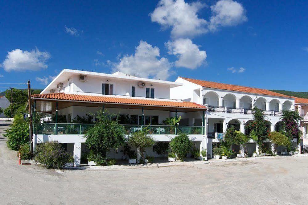 Hotel Athina Каравомилос Экстерьер фото